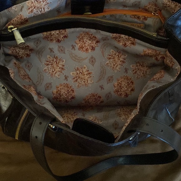 HOBO Elegant Black Leather Tote Bag - Picture 3 of 5